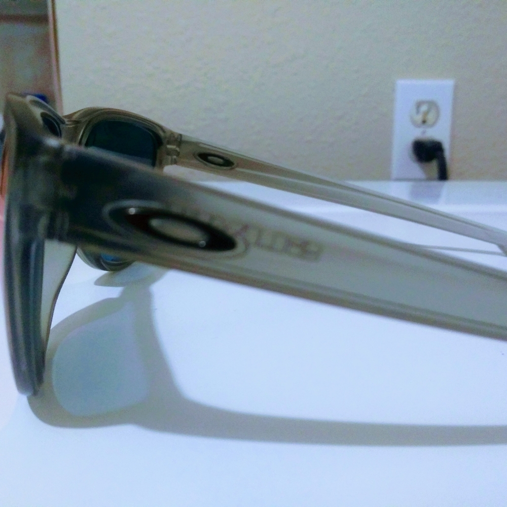 Oakley Sliver Sunglasses - Picture 4 of 4